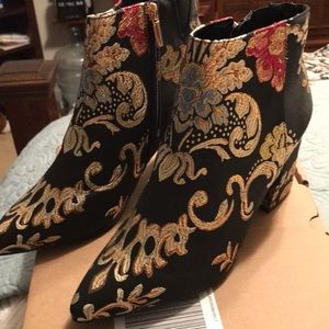 Gold floral embroidered ankle block heel booties. New size 9.